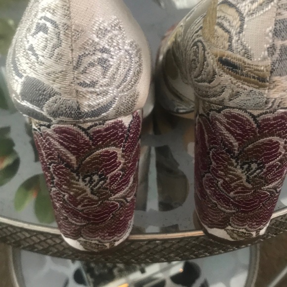 Shoes - Picture 3 of 4